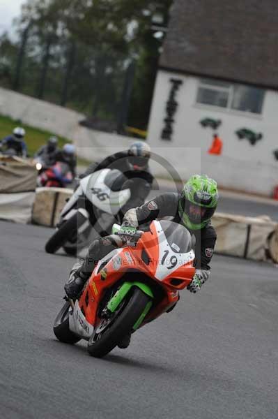 Mallory park Leicestershire;Mallory park photographs;Motorcycle action photographs;event digital images;eventdigitalimages;mallory park;no limits trackday;peter wileman photography;trackday;trackday digital images;trackday photos