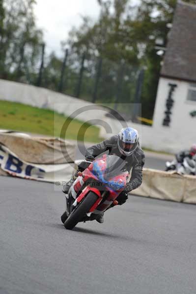 Mallory park Leicestershire;Mallory park photographs;Motorcycle action photographs;event digital images;eventdigitalimages;mallory park;no limits trackday;peter wileman photography;trackday;trackday digital images;trackday photos