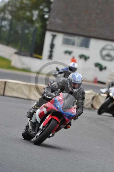 Mallory park Leicestershire;Mallory park photographs;Motorcycle action photographs;event digital images;eventdigitalimages;mallory park;no limits trackday;peter wileman photography;trackday;trackday digital images;trackday photos