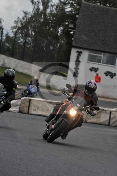 Mallory park Leicestershire;Mallory park photographs;Motorcycle action photographs;event digital images;eventdigitalimages;mallory park;no limits trackday;peter wileman photography;trackday;trackday digital images;trackday photos