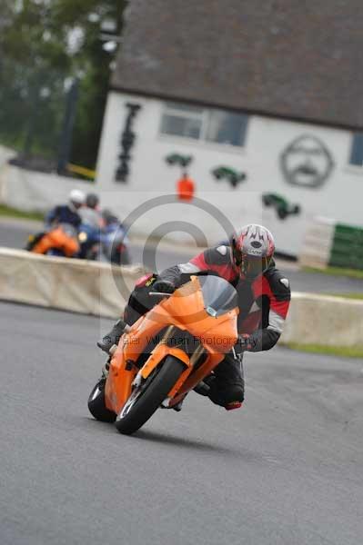 Mallory park Leicestershire;Mallory park photographs;Motorcycle action photographs;event digital images;eventdigitalimages;mallory park;no limits trackday;peter wileman photography;trackday;trackday digital images;trackday photos