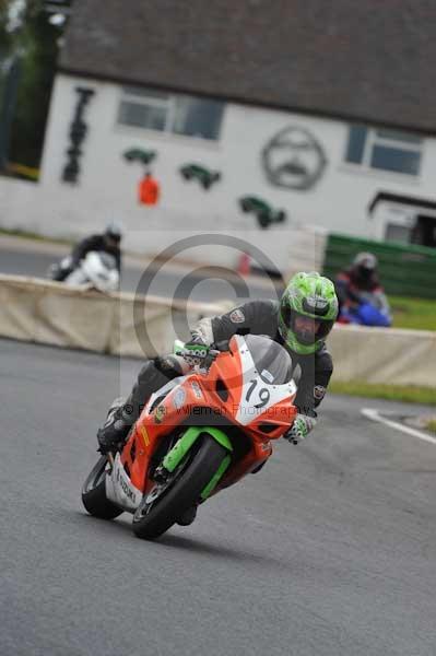 Mallory park Leicestershire;Mallory park photographs;Motorcycle action photographs;event digital images;eventdigitalimages;mallory park;no limits trackday;peter wileman photography;trackday;trackday digital images;trackday photos