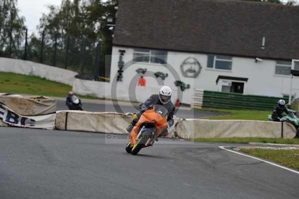 Mallory park Leicestershire;Mallory park photographs;Motorcycle action photographs;event digital images;eventdigitalimages;mallory park;no limits trackday;peter wileman photography;trackday;trackday digital images;trackday photos