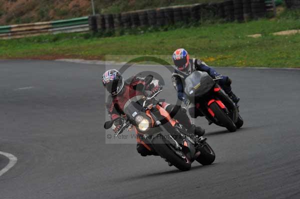 Mallory park Leicestershire;Mallory park photographs;Motorcycle action photographs;event digital images;eventdigitalimages;mallory park;no limits trackday;peter wileman photography;trackday;trackday digital images;trackday photos