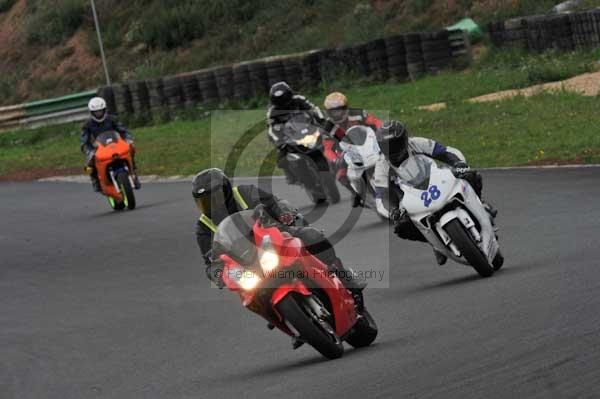 Mallory park Leicestershire;Mallory park photographs;Motorcycle action photographs;event digital images;eventdigitalimages;mallory park;no limits trackday;peter wileman photography;trackday;trackday digital images;trackday photos