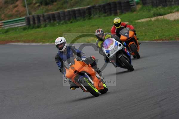 Mallory park Leicestershire;Mallory park photographs;Motorcycle action photographs;event digital images;eventdigitalimages;mallory park;no limits trackday;peter wileman photography;trackday;trackday digital images;trackday photos