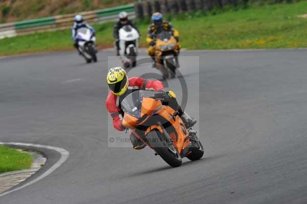 Mallory park Leicestershire;Mallory park photographs;Motorcycle action photographs;event digital images;eventdigitalimages;mallory park;no limits trackday;peter wileman photography;trackday;trackday digital images;trackday photos