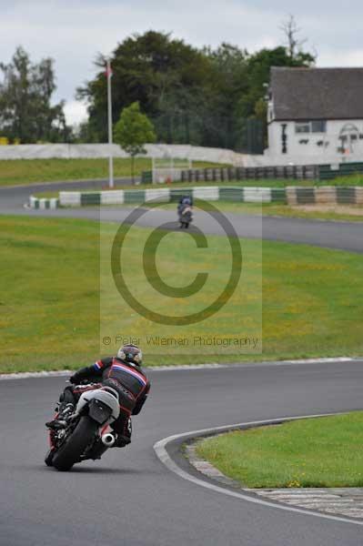 Mallory park Leicestershire;Mallory park photographs;Motorcycle action photographs;event digital images;eventdigitalimages;mallory park;no limits trackday;peter wileman photography;trackday;trackday digital images;trackday photos