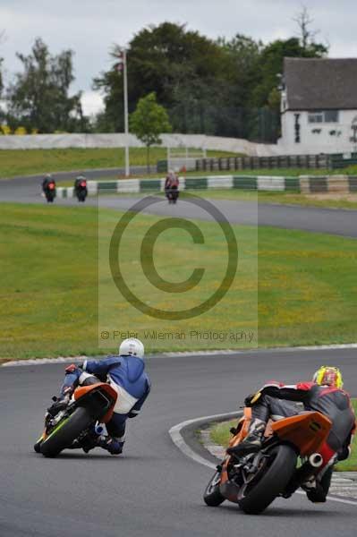 Mallory park Leicestershire;Mallory park photographs;Motorcycle action photographs;event digital images;eventdigitalimages;mallory park;no limits trackday;peter wileman photography;trackday;trackday digital images;trackday photos