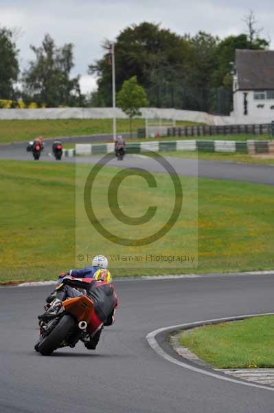 Mallory park Leicestershire;Mallory park photographs;Motorcycle action photographs;event digital images;eventdigitalimages;mallory park;no limits trackday;peter wileman photography;trackday;trackday digital images;trackday photos