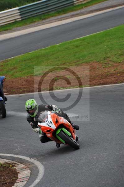 Mallory park Leicestershire;Mallory park photographs;Motorcycle action photographs;event digital images;eventdigitalimages;mallory park;no limits trackday;peter wileman photography;trackday;trackday digital images;trackday photos