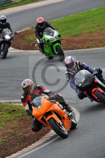 Mallory park Leicestershire;Mallory park photographs;Motorcycle action photographs;event digital images;eventdigitalimages;mallory park;no limits trackday;peter wileman photography;trackday;trackday digital images;trackday photos