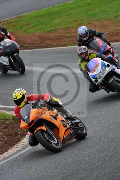 Mallory park Leicestershire;Mallory park photographs;Motorcycle action photographs;event digital images;eventdigitalimages;mallory park;no limits trackday;peter wileman photography;trackday;trackday digital images;trackday photos