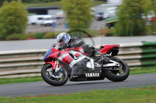 Mallory park Leicestershire;Mallory park photographs;Motorcycle action photographs;event digital images;eventdigitalimages;mallory park;no limits trackday;peter wileman photography;trackday;trackday digital images;trackday photos