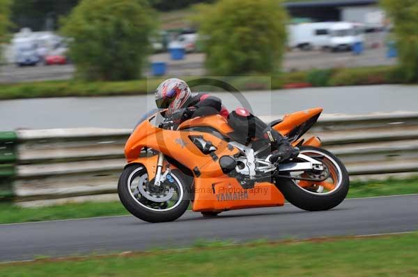 Mallory park Leicestershire;Mallory park photographs;Motorcycle action photographs;event digital images;eventdigitalimages;mallory park;no limits trackday;peter wileman photography;trackday;trackday digital images;trackday photos