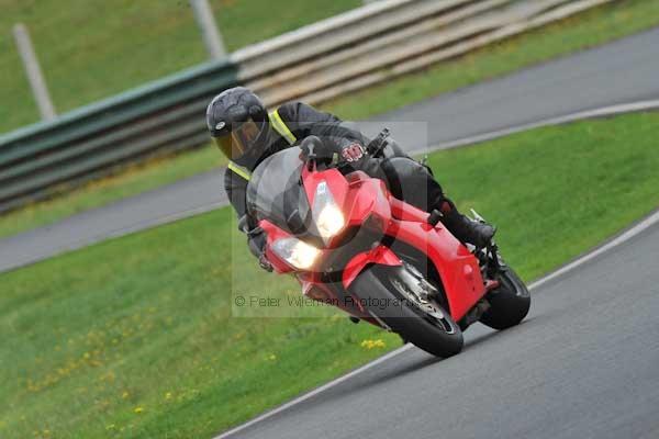 Mallory park Leicestershire;Mallory park photographs;Motorcycle action photographs;event digital images;eventdigitalimages;mallory park;no limits trackday;peter wileman photography;trackday;trackday digital images;trackday photos