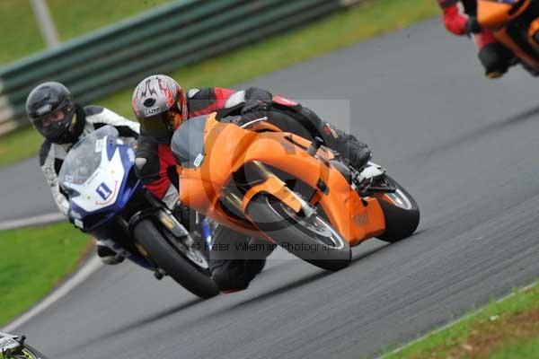 Mallory park Leicestershire;Mallory park photographs;Motorcycle action photographs;event digital images;eventdigitalimages;mallory park;no limits trackday;peter wileman photography;trackday;trackday digital images;trackday photos