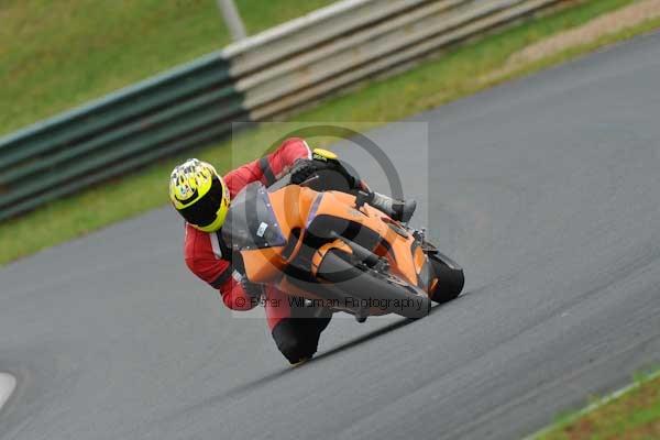 Mallory park Leicestershire;Mallory park photographs;Motorcycle action photographs;event digital images;eventdigitalimages;mallory park;no limits trackday;peter wileman photography;trackday;trackday digital images;trackday photos