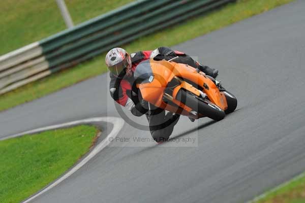 Mallory park Leicestershire;Mallory park photographs;Motorcycle action photographs;event digital images;eventdigitalimages;mallory park;no limits trackday;peter wileman photography;trackday;trackday digital images;trackday photos