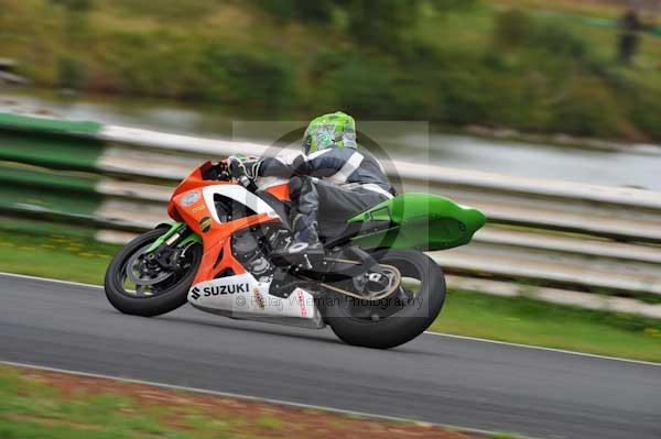 Mallory park Leicestershire;Mallory park photographs;Motorcycle action photographs;event digital images;eventdigitalimages;mallory park;no limits trackday;peter wileman photography;trackday;trackday digital images;trackday photos