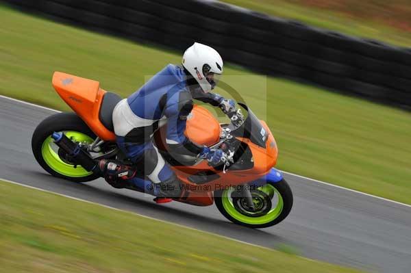 Mallory park Leicestershire;Mallory park photographs;Motorcycle action photographs;event digital images;eventdigitalimages;mallory park;no limits trackday;peter wileman photography;trackday;trackday digital images;trackday photos