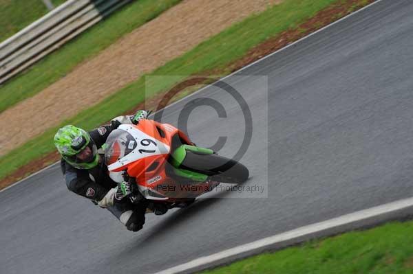 Mallory park Leicestershire;Mallory park photographs;Motorcycle action photographs;event digital images;eventdigitalimages;mallory park;no limits trackday;peter wileman photography;trackday;trackday digital images;trackday photos