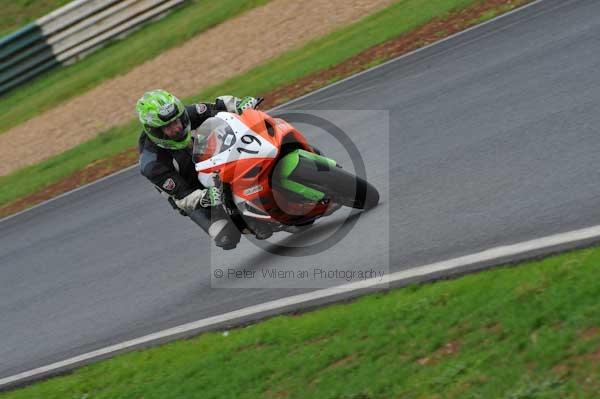 Mallory park Leicestershire;Mallory park photographs;Motorcycle action photographs;event digital images;eventdigitalimages;mallory park;no limits trackday;peter wileman photography;trackday;trackday digital images;trackday photos