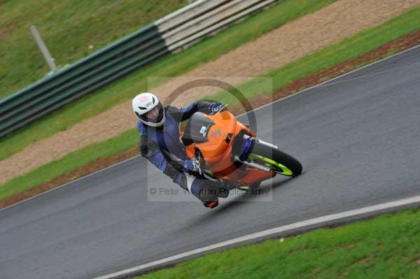 Mallory park Leicestershire;Mallory park photographs;Motorcycle action photographs;event digital images;eventdigitalimages;mallory park;no limits trackday;peter wileman photography;trackday;trackday digital images;trackday photos