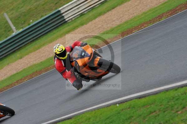 Mallory park Leicestershire;Mallory park photographs;Motorcycle action photographs;event digital images;eventdigitalimages;mallory park;no limits trackday;peter wileman photography;trackday;trackday digital images;trackday photos