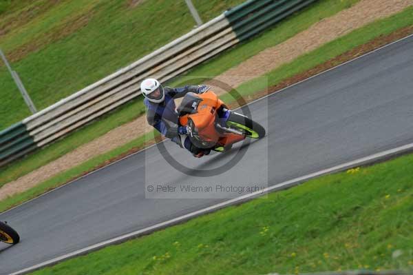 Mallory park Leicestershire;Mallory park photographs;Motorcycle action photographs;event digital images;eventdigitalimages;mallory park;no limits trackday;peter wileman photography;trackday;trackday digital images;trackday photos