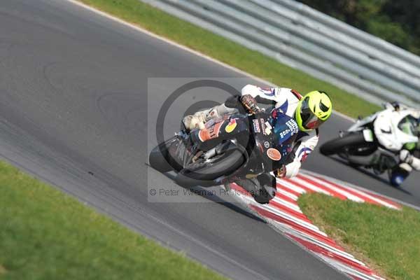 Motorcycle action photographs;Trackday digital images;event digital images;eventdigitalimages;no limits trackday;peter wileman photography;snetterton;snetterton circuit norfolk;snetterton photographs;trackday;trackday photos