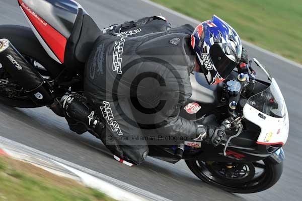 Motorcycle action photographs;Trackday digital images;event digital images;eventdigitalimages;no limits trackday;peter wileman photography;snetterton;snetterton circuit norfolk;snetterton photographs;trackday;trackday photos