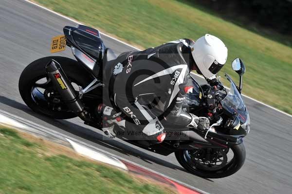 Motorcycle action photographs;Trackday digital images;event digital images;eventdigitalimages;no limits trackday;peter wileman photography;snetterton;snetterton circuit norfolk;snetterton photographs;trackday;trackday photos