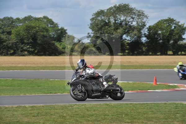 Motorcycle action photographs;Trackday digital images;event digital images;eventdigitalimages;no limits trackday;peter wileman photography;snetterton;snetterton circuit norfolk;snetterton photographs;trackday;trackday photos