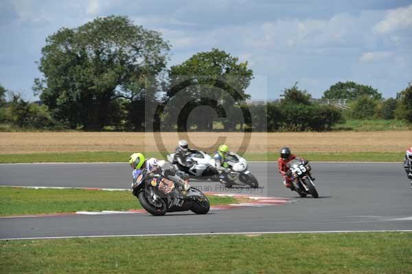 Motorcycle action photographs;Trackday digital images;event digital images;eventdigitalimages;no limits trackday;peter wileman photography;snetterton;snetterton circuit norfolk;snetterton photographs;trackday;trackday photos