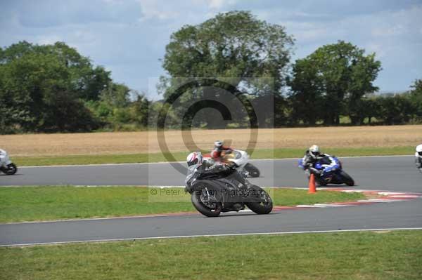 Motorcycle action photographs;Trackday digital images;event digital images;eventdigitalimages;no limits trackday;peter wileman photography;snetterton;snetterton circuit norfolk;snetterton photographs;trackday;trackday photos