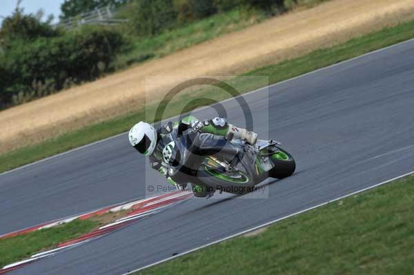 Motorcycle action photographs;Trackday digital images;event digital images;eventdigitalimages;no limits trackday;peter wileman photography;snetterton;snetterton circuit norfolk;snetterton photographs;trackday;trackday photos