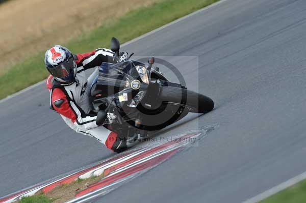 Motorcycle action photographs;Trackday digital images;event digital images;eventdigitalimages;no limits trackday;peter wileman photography;snetterton;snetterton circuit norfolk;snetterton photographs;trackday;trackday photos