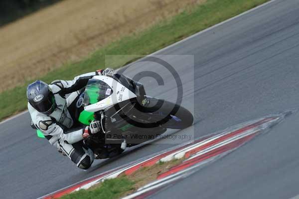 Motorcycle action photographs;Trackday digital images;event digital images;eventdigitalimages;no limits trackday;peter wileman photography;snetterton;snetterton circuit norfolk;snetterton photographs;trackday;trackday photos