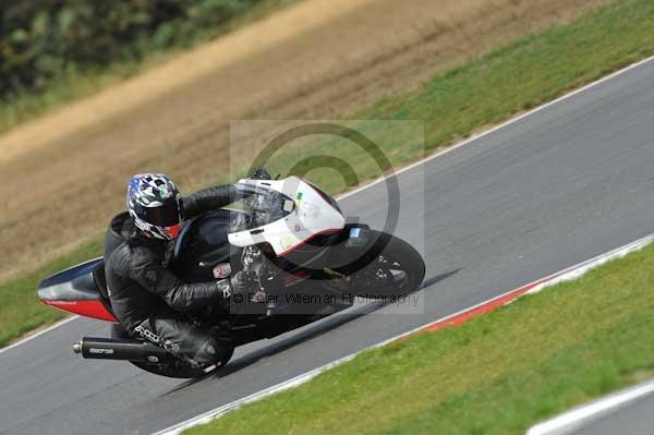 Motorcycle action photographs;Trackday digital images;event digital images;eventdigitalimages;no limits trackday;peter wileman photography;snetterton;snetterton circuit norfolk;snetterton photographs;trackday;trackday photos