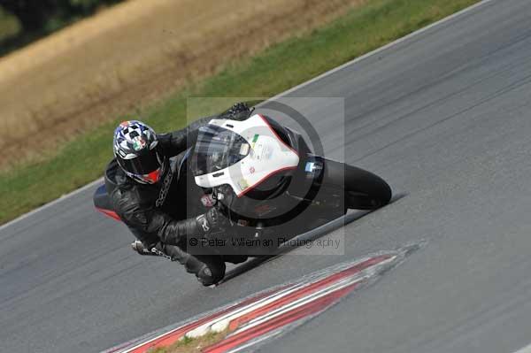 Motorcycle action photographs;Trackday digital images;event digital images;eventdigitalimages;no limits trackday;peter wileman photography;snetterton;snetterton circuit norfolk;snetterton photographs;trackday;trackday photos