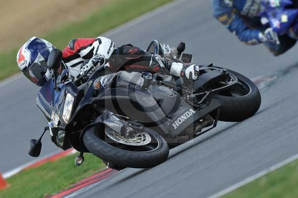 Motorcycle action photographs;Trackday digital images;event digital images;eventdigitalimages;no limits trackday;peter wileman photography;snetterton;snetterton circuit norfolk;snetterton photographs;trackday;trackday photos