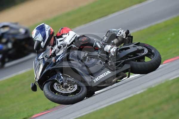 Motorcycle action photographs;Trackday digital images;event digital images;eventdigitalimages;no limits trackday;peter wileman photography;snetterton;snetterton circuit norfolk;snetterton photographs;trackday;trackday photos