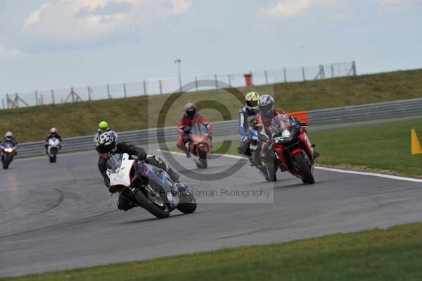 Motorcycle action photographs;Trackday digital images;event digital images;eventdigitalimages;no limits trackday;peter wileman photography;snetterton;snetterton circuit norfolk;snetterton photographs;trackday;trackday photos