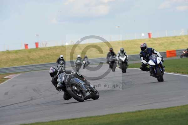 Motorcycle action photographs;Trackday digital images;event digital images;eventdigitalimages;no limits trackday;peter wileman photography;snetterton;snetterton circuit norfolk;snetterton photographs;trackday;trackday photos