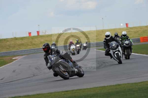 Motorcycle action photographs;Trackday digital images;event digital images;eventdigitalimages;no limits trackday;peter wileman photography;snetterton;snetterton circuit norfolk;snetterton photographs;trackday;trackday photos