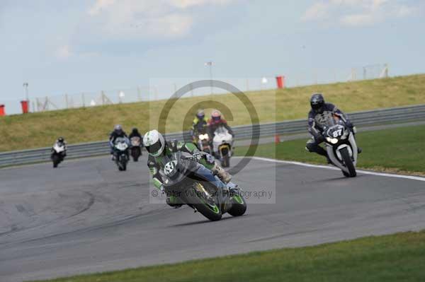 Motorcycle action photographs;Trackday digital images;event digital images;eventdigitalimages;no limits trackday;peter wileman photography;snetterton;snetterton circuit norfolk;snetterton photographs;trackday;trackday photos