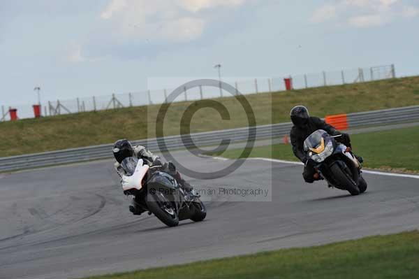 Motorcycle action photographs;Trackday digital images;event digital images;eventdigitalimages;no limits trackday;peter wileman photography;snetterton;snetterton circuit norfolk;snetterton photographs;trackday;trackday photos