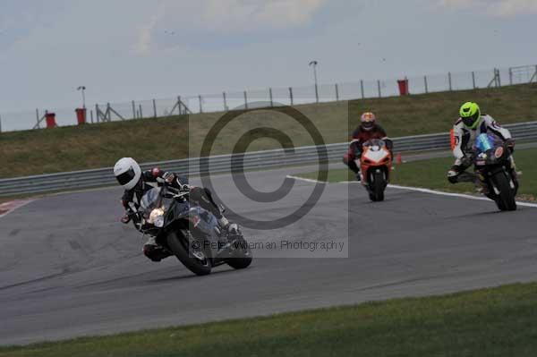 Motorcycle action photographs;Trackday digital images;event digital images;eventdigitalimages;no limits trackday;peter wileman photography;snetterton;snetterton circuit norfolk;snetterton photographs;trackday;trackday photos