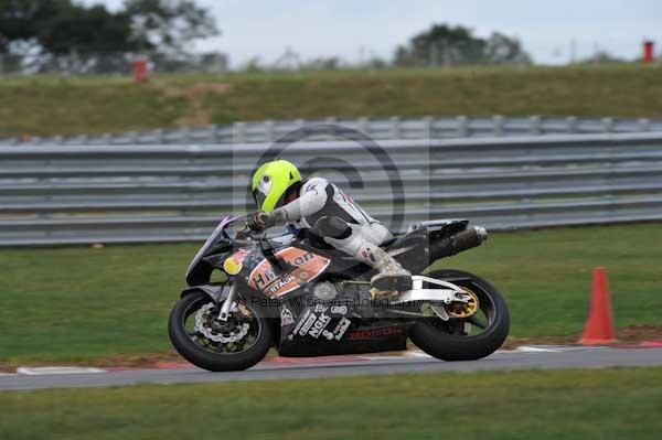 Motorcycle action photographs;Trackday digital images;event digital images;eventdigitalimages;no limits trackday;peter wileman photography;snetterton;snetterton circuit norfolk;snetterton photographs;trackday;trackday photos